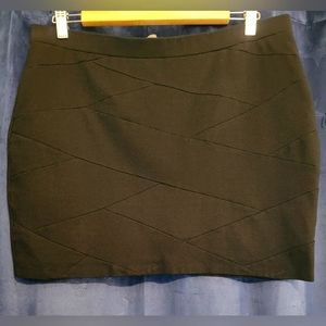 L/G Smart Set Stretchy black skirt